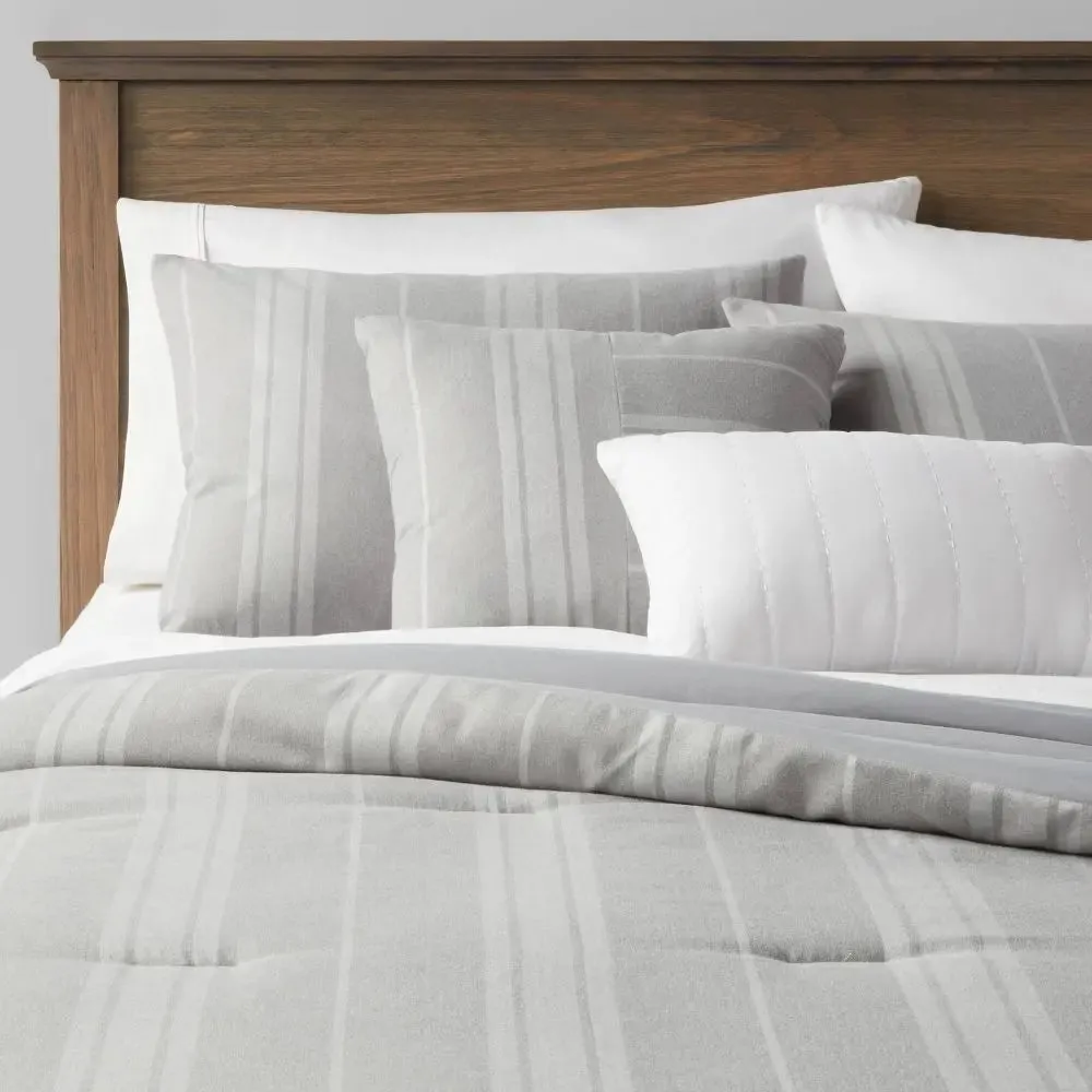 New - 4pc Twin/Twin Extra Long Reversible Heathered Herringbone Stripe Comforter Set