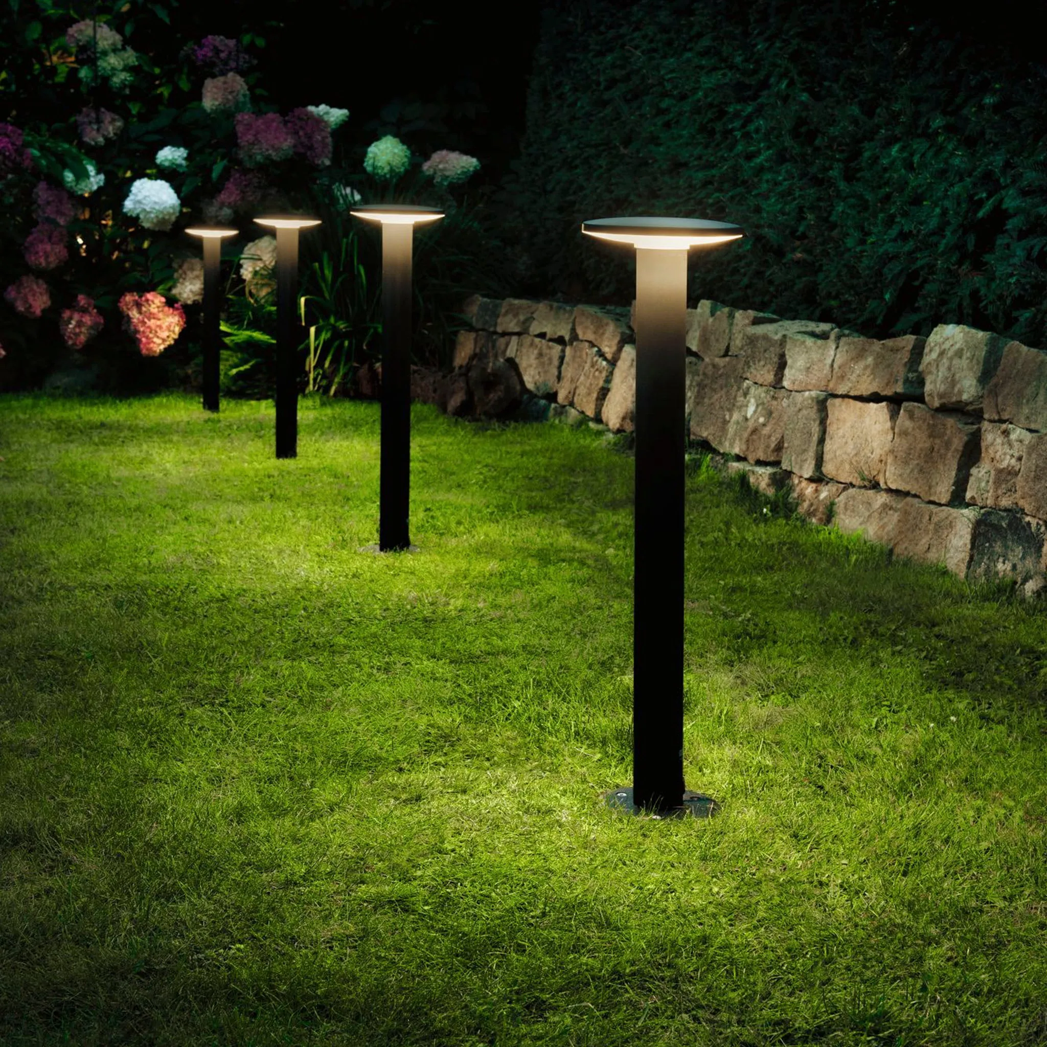 Plug & Shine Outdoor Plate 6.1W LED Single Bollard Warm White Light in Anthracite